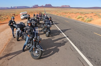 MC Route 66 og Arizona - Motorcykel gruppe i Monument Valley